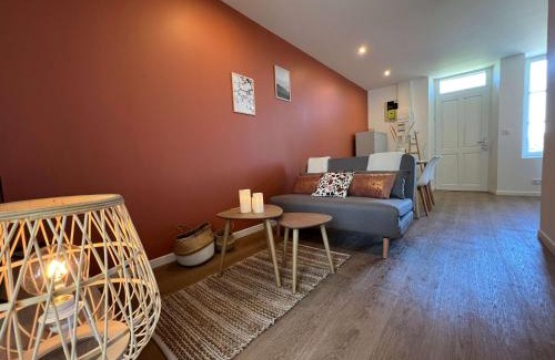 Montlucon Apartment | Relaxing Retreat at Le Smooth Terracotta - Family Friendly