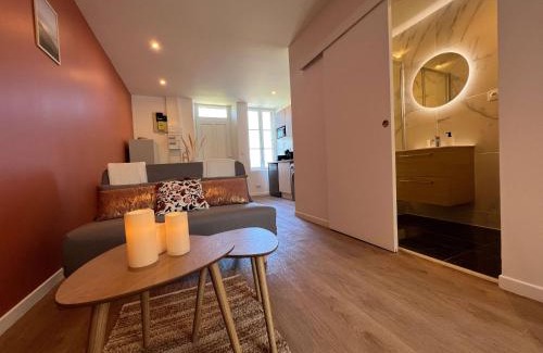 Montlucon Apartment | Relaxing Retreat at Le Smooth Terracotta - Family Friendly