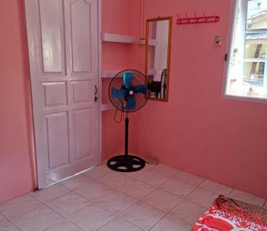 Serang House | Family-Friendly D'Chita House with Kitchen Amenities