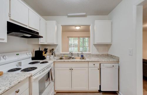 Durham Apartment | Cozy 1BR Retreat with Parking for Family Fun