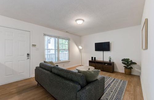 Durham Apartment | Cozy 1BR Retreat with Parking for Family Fun