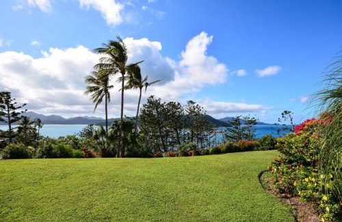 Hamilton Island Apartment | Experience Bella Vista West: Ocean View with Golf Buggy