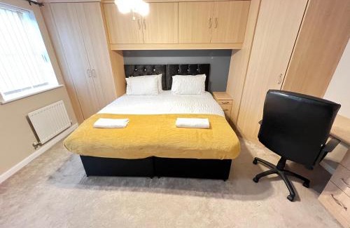 Sittingbourne Apartment | Inviting 4 Bed Townhouse for Family Getaways