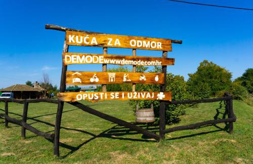 Levanjska Varos House | Cozy Retreat at Kuća za odmor Demode - Family & Pet Friendly