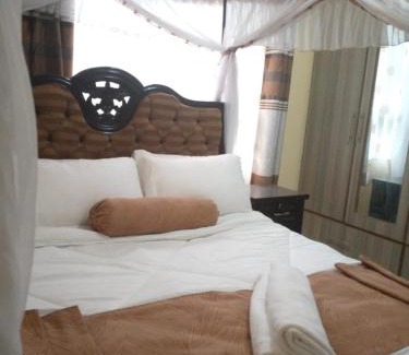 Kisumu House | Family-Friendly Retreat at Levans Lounge with Hot Tub