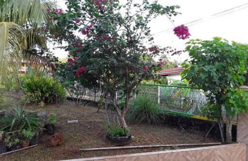 Remire Montjoly House | Cozy Private Room in Villa with Garden and Kitchen Access