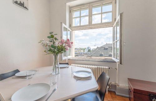 Nouvelle Ville Apartment | Welcoming Le De Gaulle: Pet & Child Friendly Stay