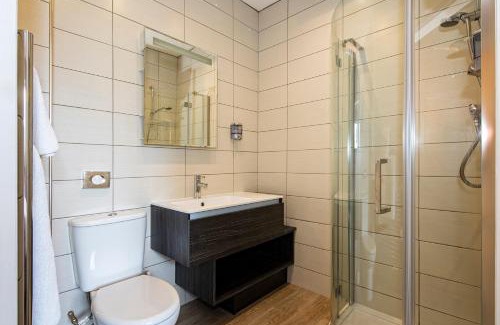 Saint Asaph Hotel | Relax at the Oceanfront White House with Pool Access