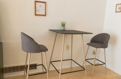 Oakridge House | Elegant Vancouver West Suite with Family-Friendly Amenities