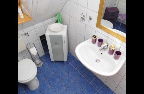 Greetsiel Apartment | Family-Friendly Ferienstübchen Julian with Rooftop Terrace