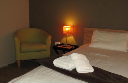 Vineta House | Beach Walk House & Cottage: Pet-Friendly Getaway Awaits