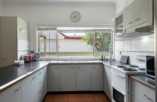 Budgewoi House | Inviting Holiday Home Steps from the Beach - Family Friendly