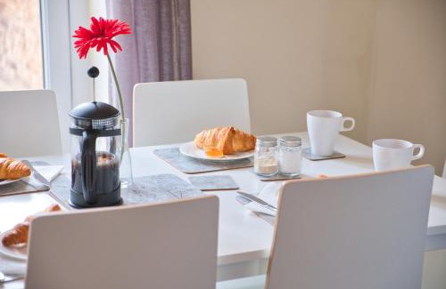 Peterborough House | Discover Hudson House: 4-Star Retreat with Family-Friendly Perks