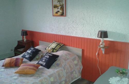 Verteuil-sur-Charente Bed & Breakfast | Oceanfront Escape at à La Paloma - Rated 8.3/10