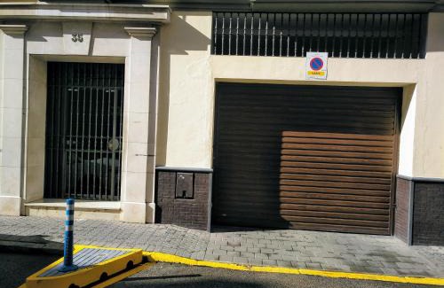 San Vicente Apartment | Discover Theodosius Centrum: Family-Friendly & Accessible Stay