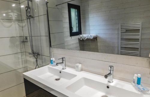 Audenge Bed & Breakfast | Indulge in Relaxation at L'Haute en Couleur Cabanes Spas
