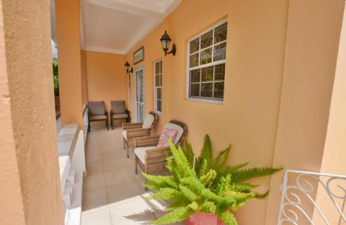St. David Villa | Discover ClarenceVilleVilla: Family-Friendly with Hot Tub