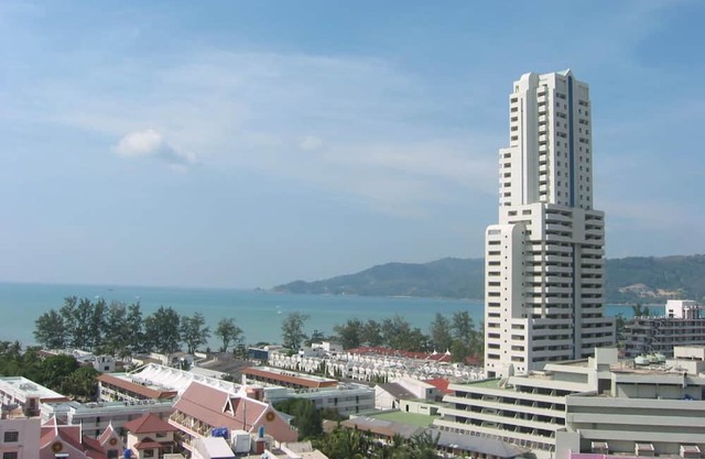 Patong Tower Condo- prime location, pool, 150m to beach!