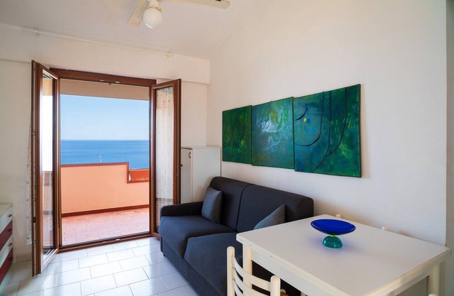 Vacation Home "Vista Mare" with Sea View, Private Terrace & Wi-Fi
