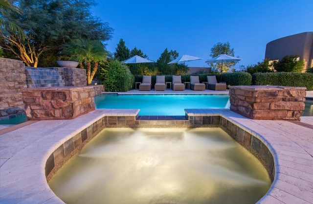 Scottsdale Paradise- POOL, Spa, Pickleball/Basketball, Fire Pit & Great HIKING!
