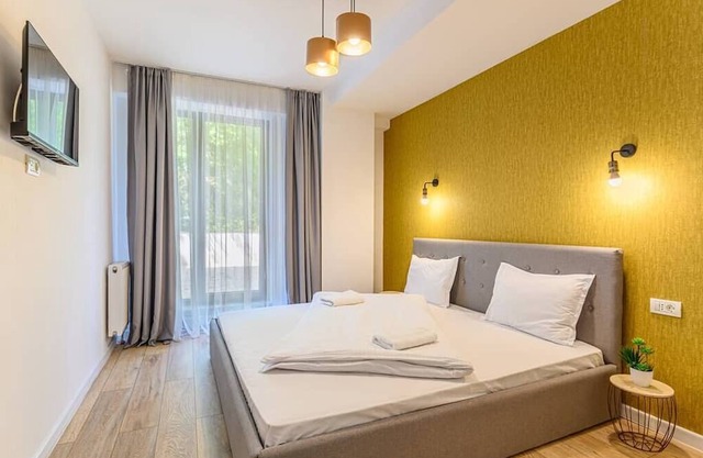 Lovely 2BR - Seasons Residence