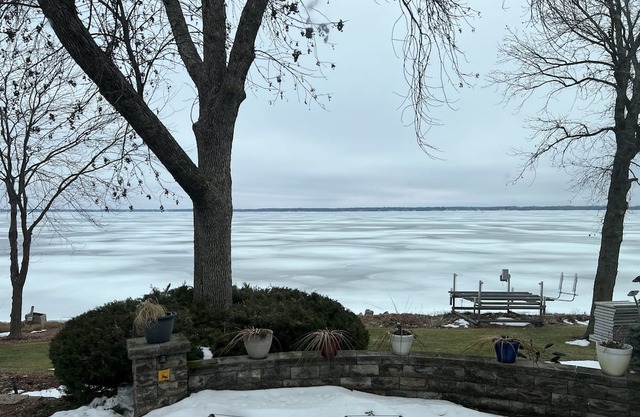 Lake Butte des Morts Home 15 minutes from EAA