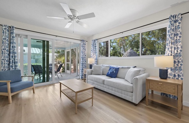 Sea Grape Cottage - Quaint island paradise