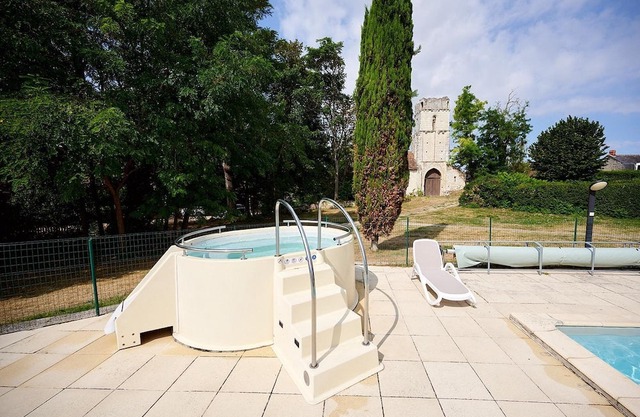 Luxe Sanitary XL 6 Pers. Villatent at 4-star campsite Le Petit Trianon