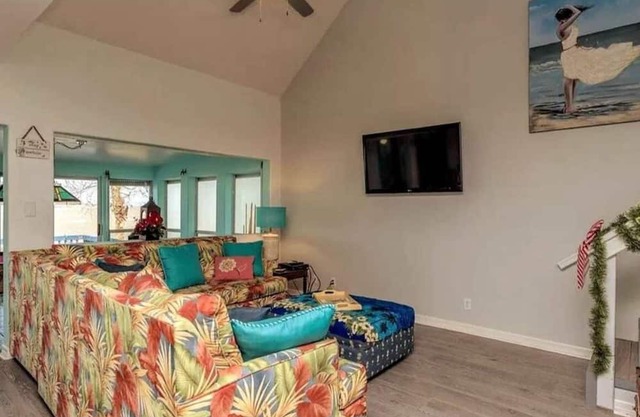 Bayside Paradise 4BR Home w Patio Games Room