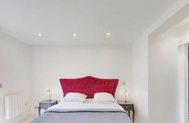 Kimia Suite Room