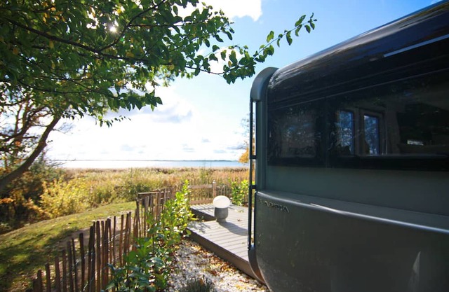 Wohnwagen auf Gnitz am Achterwasser