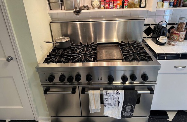 30 day min. Centrally located fully furnished 3-bedroom 1 bath house with WiFi