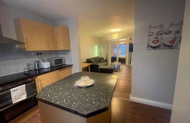 Charming Spacious Double Room in a Flat Pleasant Greater London with WiFi