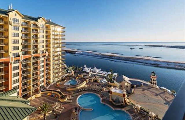 Emerald Grande Resort, 3 bedroom deluxe, sleeps 8, pool gulf view,