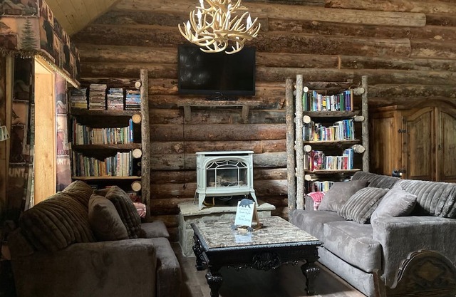 Fishing Lover's Tranquil Cabin with WiFi On Kebler Pass Meal Plan Available