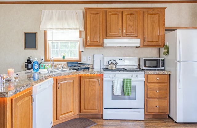 Cozy mobile home in centrally located, beautiful, Olivebridge.