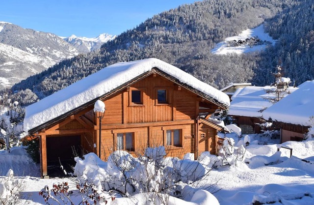 Chalet 'La Fée Des Neiges' with Mountain View, Private Terrace and Wi-Fi