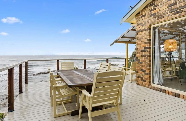 Absolute Waterfront Family Escape Blue Bay