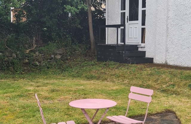 Mourne Hikers' Cottage is a cosy cottage, nestled at the foot of the Mournes