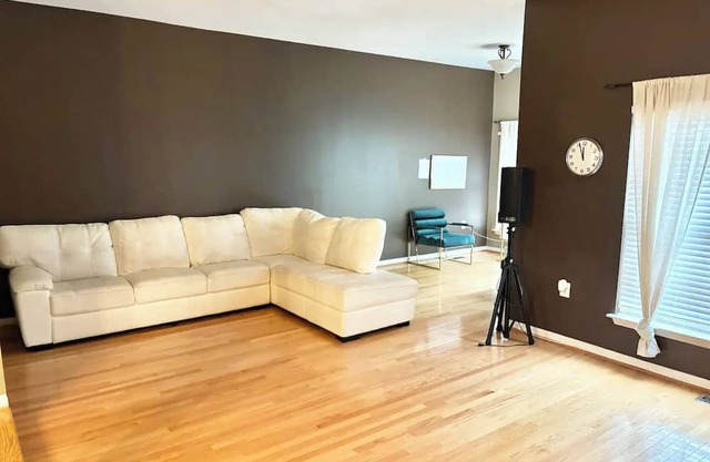 Affordable Spacious Family Home with Fishing Rods near Lakes, Shops and Malls