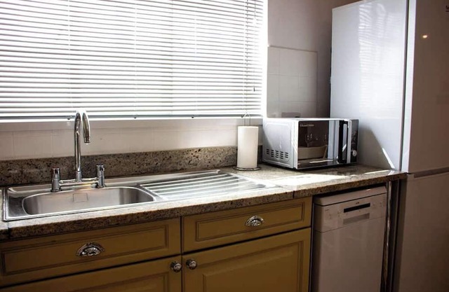 3-Bed+Parking Space-High Street