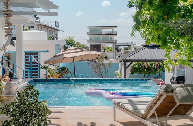 Multifamily Oasis Retreat 3-studios/bedrooms with Infinity pool in Lajas