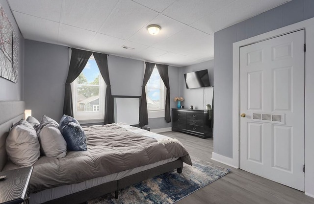 Cozy, 5 min to downtown, TMobile Center, PNL, Crossroads. close to everything!n