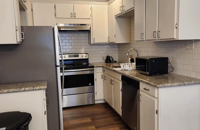 Simply Stay sleeps up to 8 people and is conveniently located right off the I-12