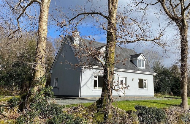 3 bedroom home to sleep 7 with stunning views of the Sheen River and Falls