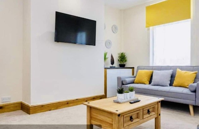 Charming 2BR House in St Helens - FREE Parking
