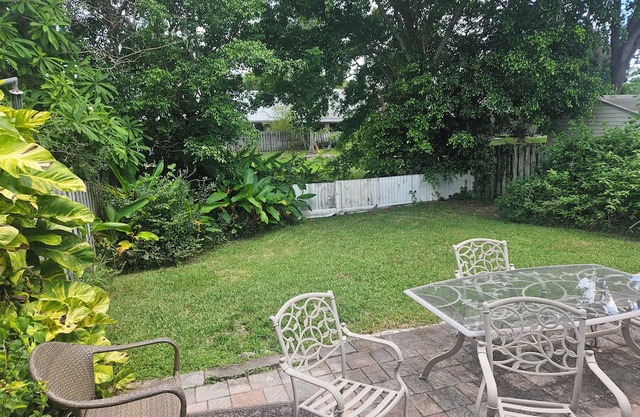 Charming 4-bedroom townhome with WiFi and AC in Margate