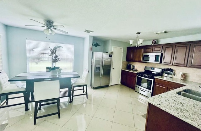 Near Stadium! Comfort + Location, game room & pet friendly