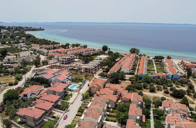 Artistic Flair 3-bdrm Maison, 90m to Nikiti beach