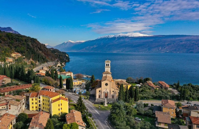 Casa Oleandri with pool and lake view